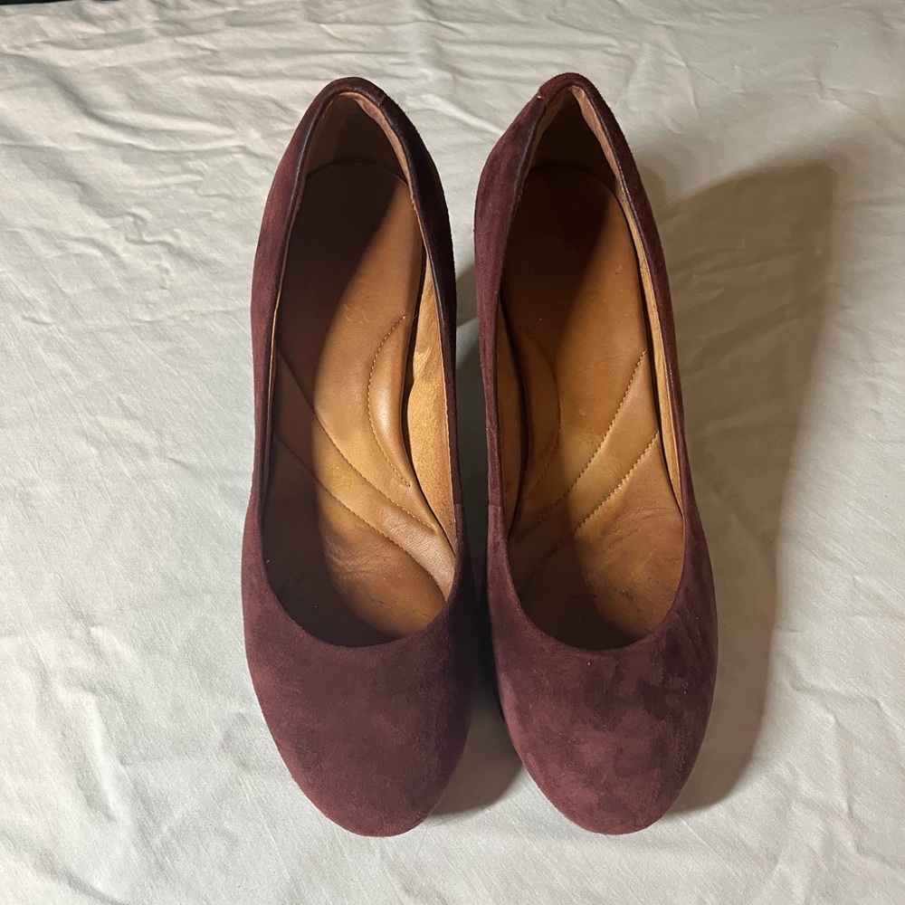 Used Clarks Deep Burgundy Suede Heels